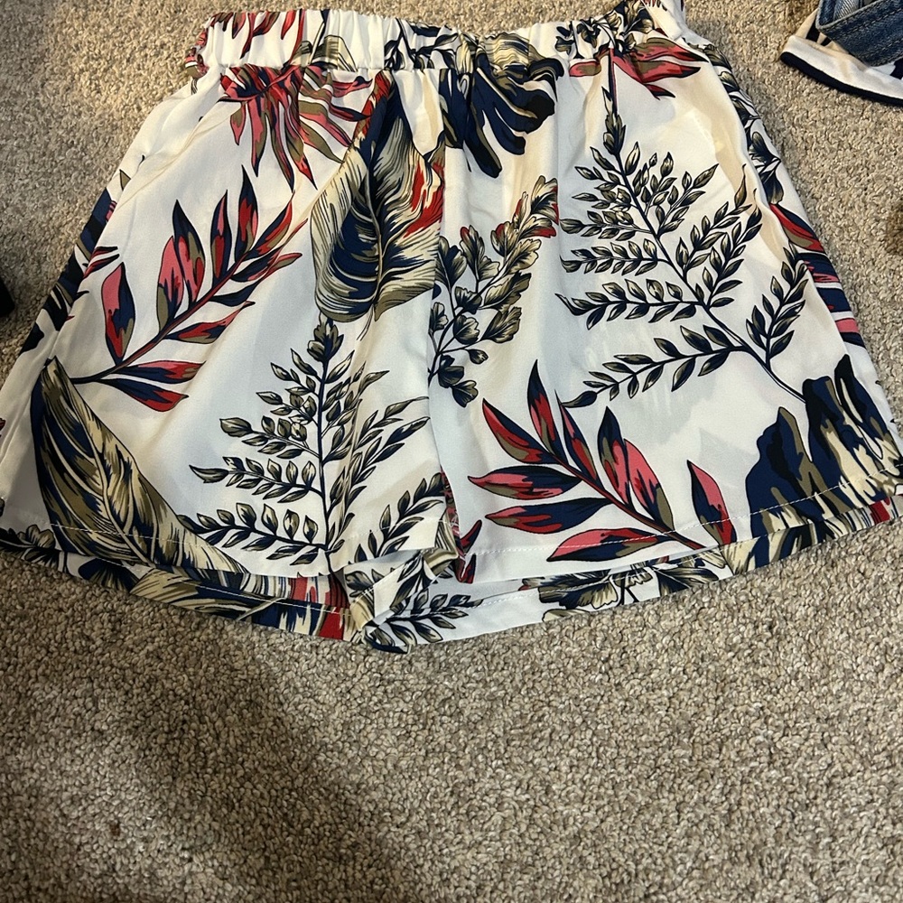 SHEIN Leaf Print Shorts in Blue and Cream